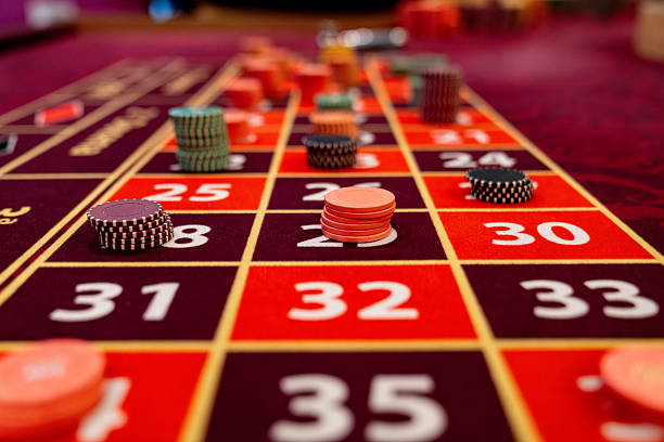 JILI live-dealer roulette table interface with real dealer and live chat on dinasti138 browser